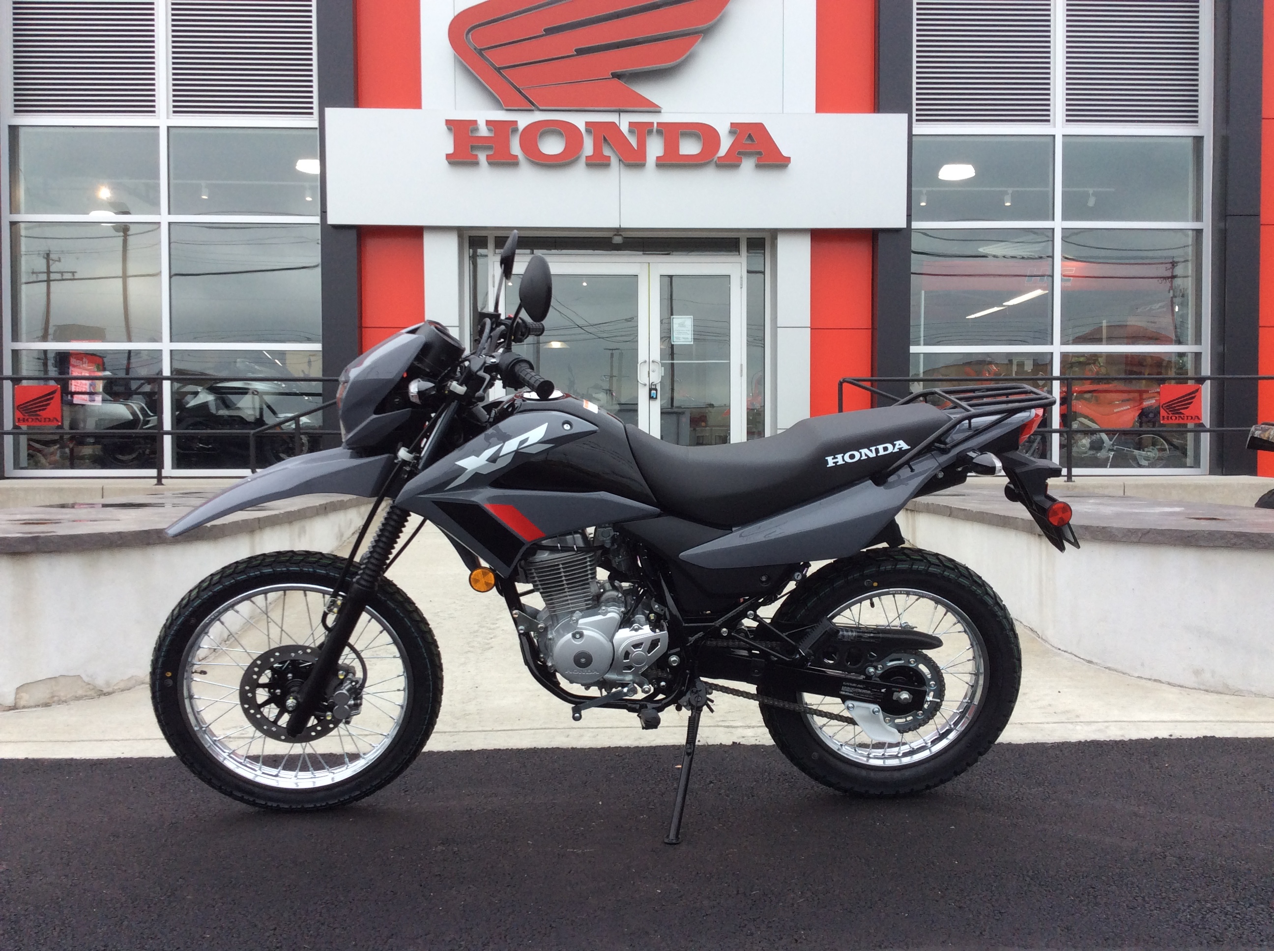 2025 Honda XR150L - Photo 3